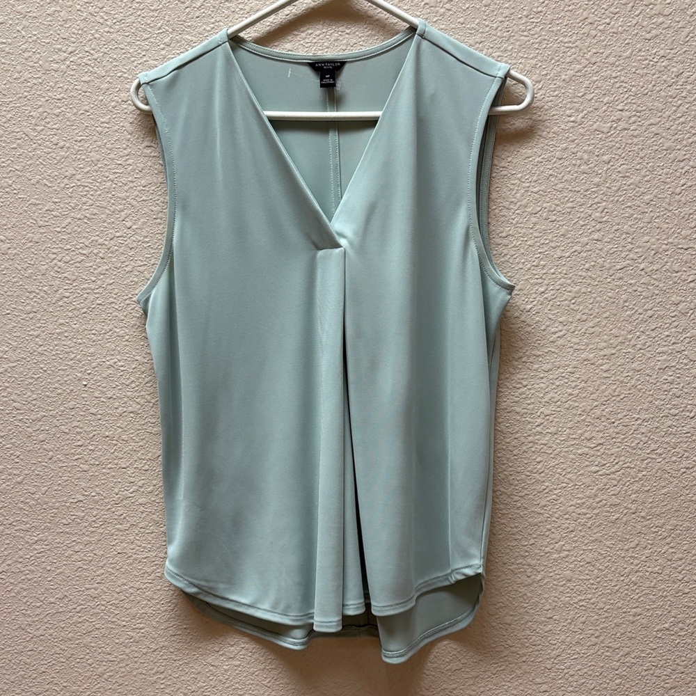 Ann Taylor Light Blue Sleeveless V-Neck Pleat Front Shell